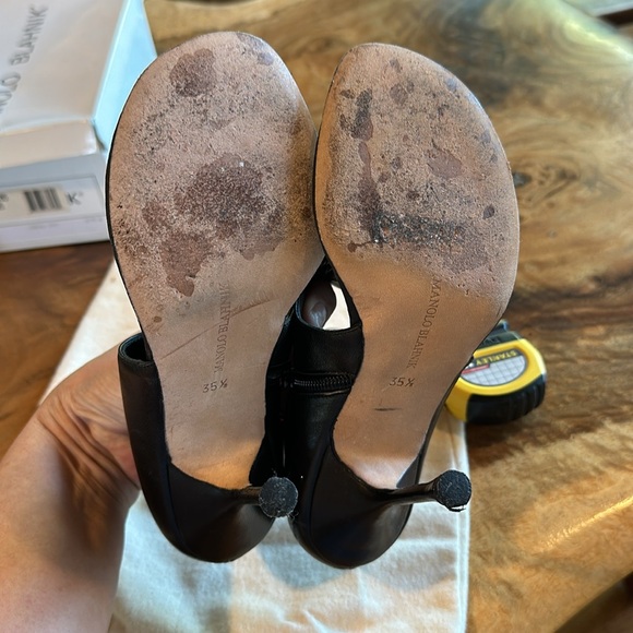 Manolo Blahnik Black Open-Toe Heels with White Leather Strip. Size 35.5 - Picture 10 of 10